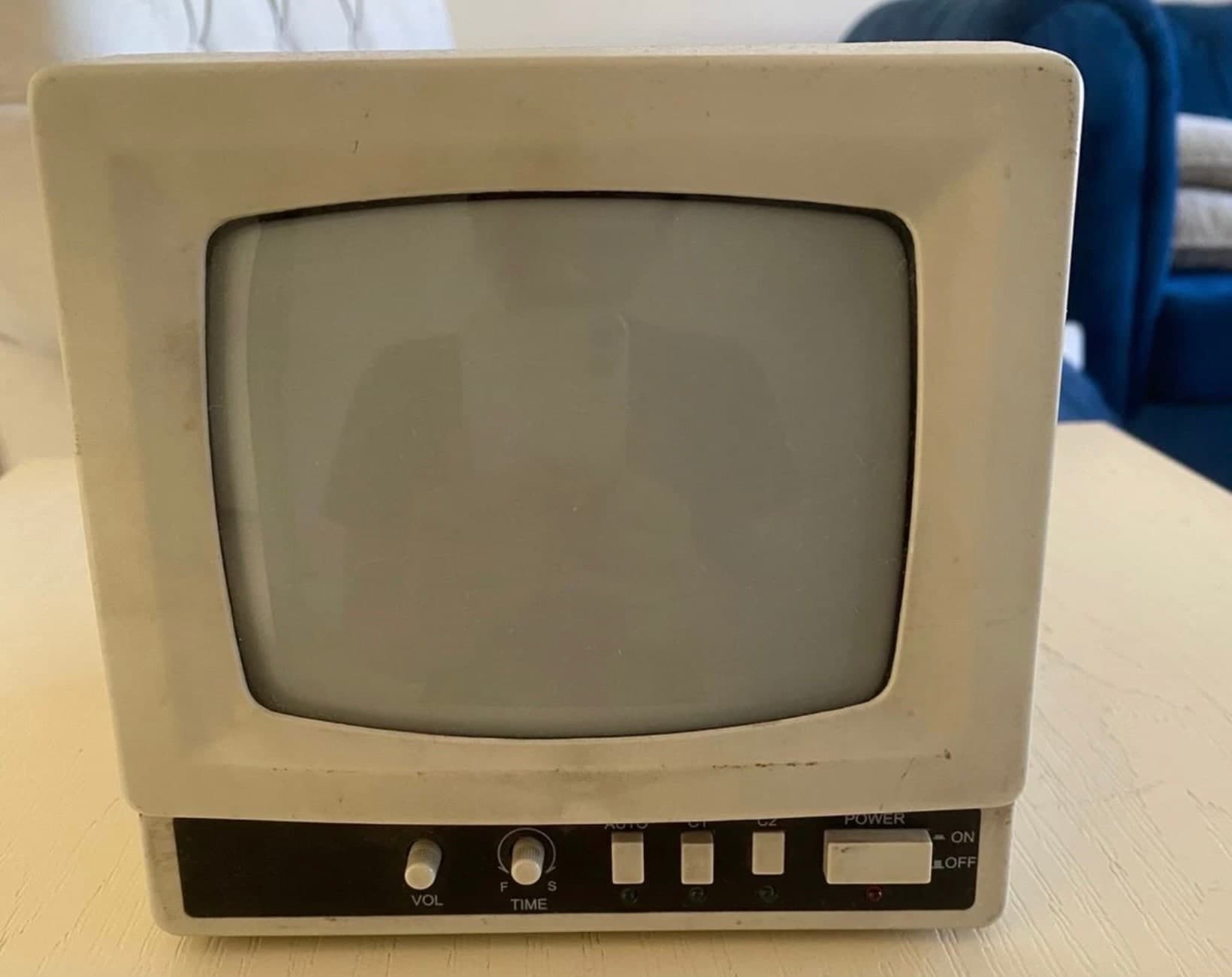 شاشة مراقبة CRT قديمة MD-502 مقاس 5 إنش بمدخلين للكاميرات تعمل