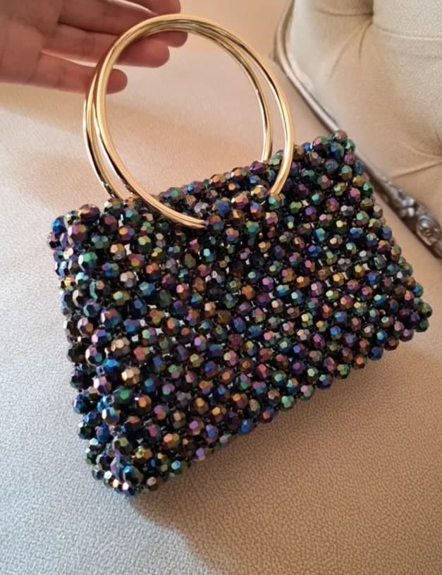 حقيبة يد نسائية من الخرز مصنوعة يدوياً بتصاميم عصرية – Beads Story