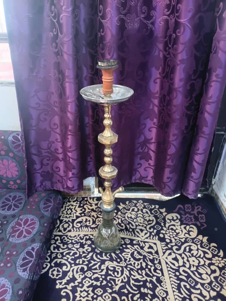 أرجيلة نحاس صافي طويلة بنقوش مزخرفة
