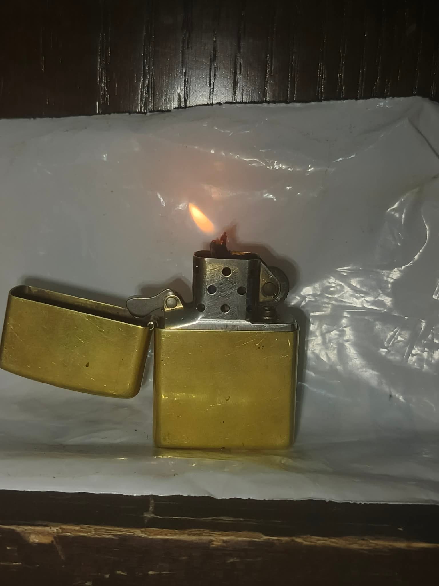 قداحة عجل نحاس قديمة نادرة تُعبّأ بالكاز
