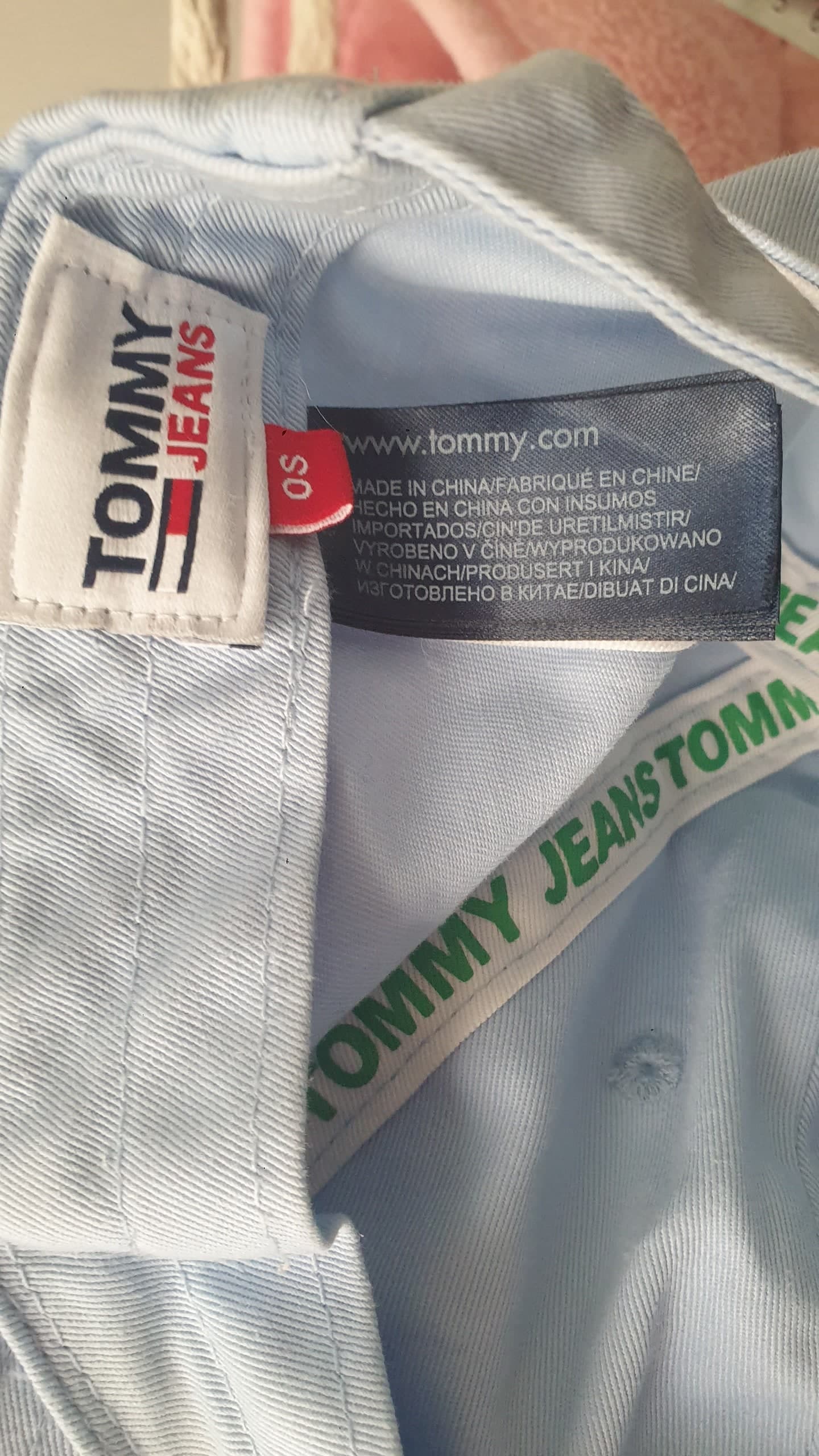 كاب Tommy Jeans قطني باللون الأزرق السماوي مع شعار مطرز