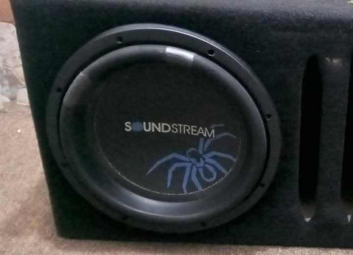 صب ووفر Soundstream مقاس 12 إنش بقدرة 800 واط RMS