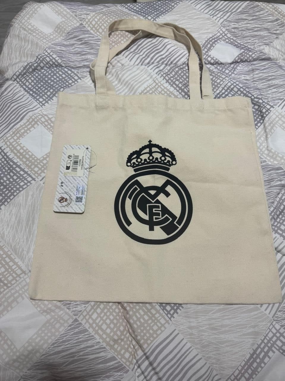 منتج هو كيس من اسبانيا للريال مدريد