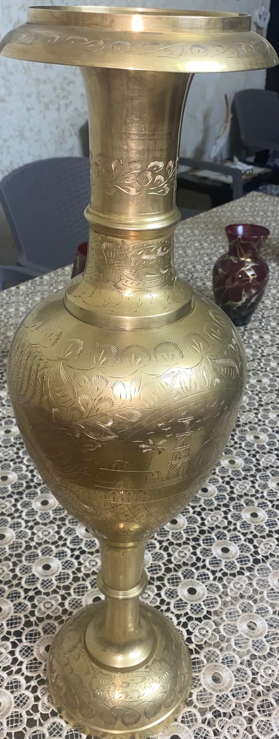 فازة نحاسية أنتيك قديمة عمرها حوالي 100 عام