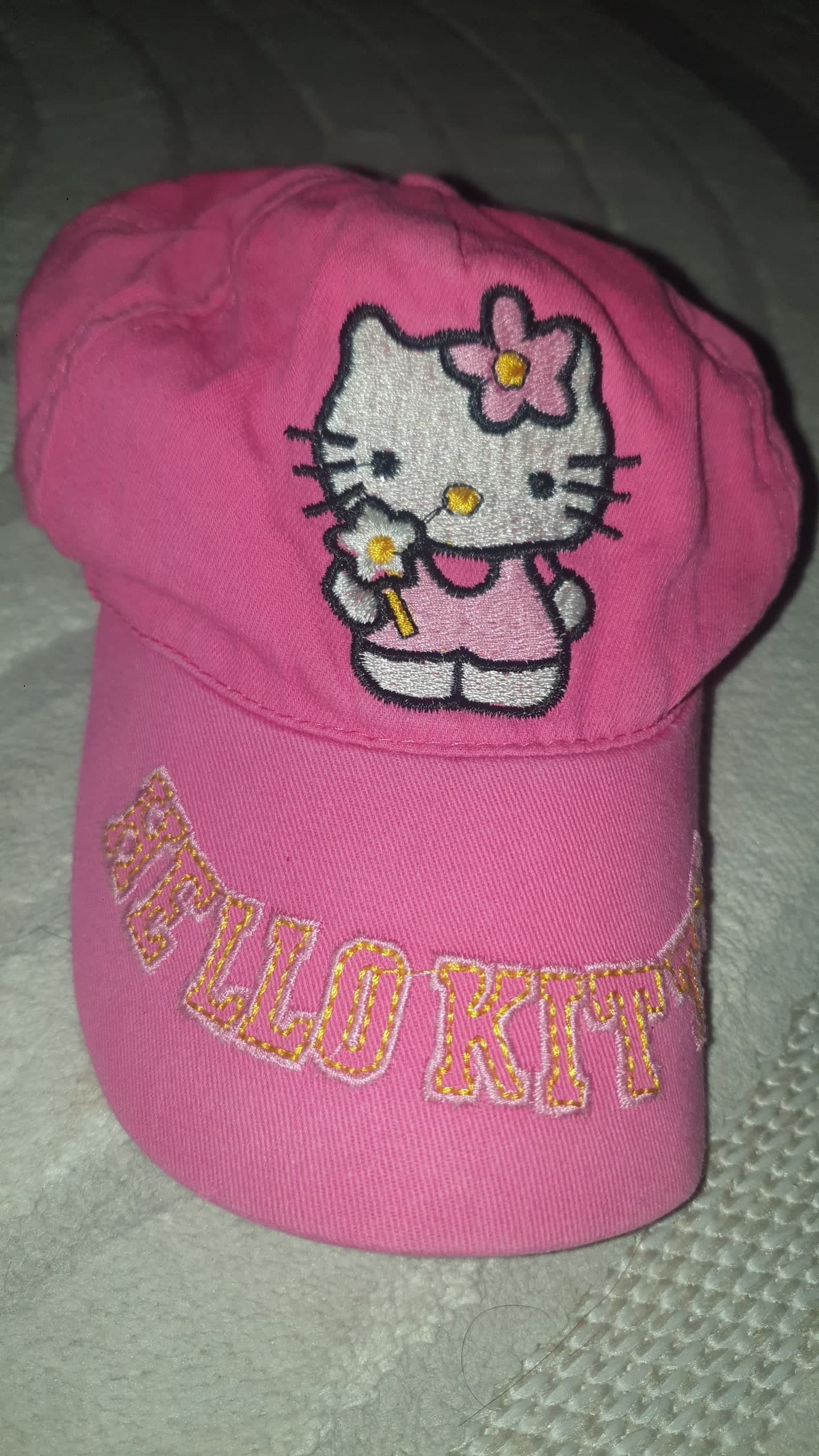 قبعة Hello Kitty وردية للبنات الصغار من سنة إلى سنتين